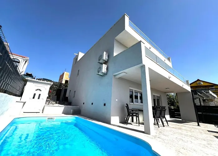 Panorama تروغير